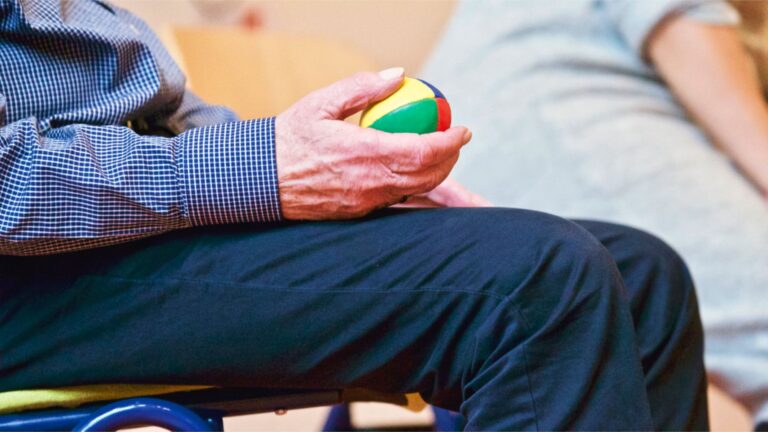 How Beanbag Toss Can Support Engagement in Dementia Care - Featured image