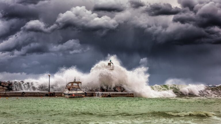Hurricane and Power-Outage Planning for Families Caring for Someone With Dementia - Featured image