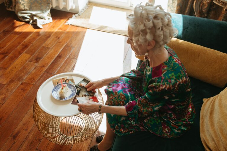 Inherited Jewelry: The Memories Families Treasure as Alzheimer's Changes Communication - Featured image