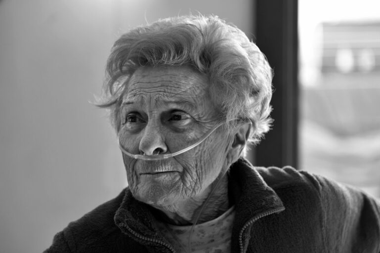 Life Story Books: The Memories Families Treasure as Alzheimer's Changes Communication - Featured image