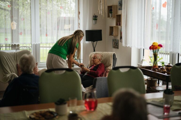 Live-In Dementia Care: Costs, Eligibility, Services, and Questions to Ask - Featured image