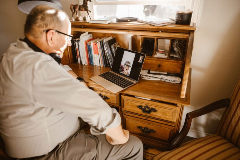 Long-Distance Dementia Caregiving: Technology, Local Help, and Warning Signs to Track - Featured image