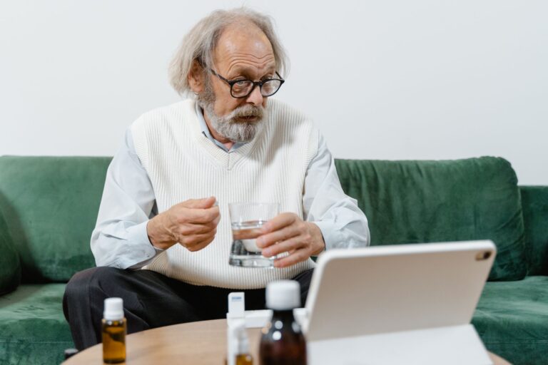 Medical ID Bracelets for Dementia: What Information Should Be Included? - Featured image