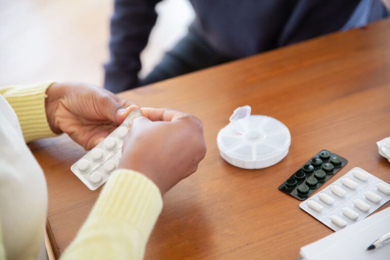 Medication Mistakes and Dementia: When Should You Call the Doctor? - Featured image