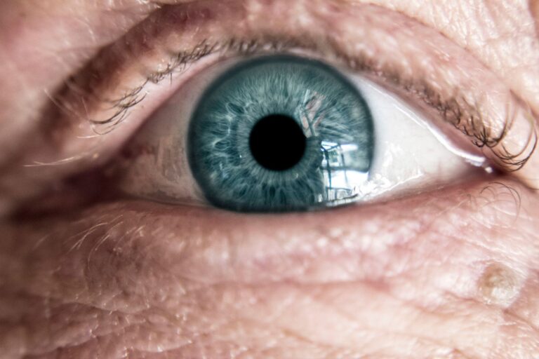 Methylene Blue for Dementia Families: What to Know About Prescription Interactions and Dangerous Self-Dosing - Featured image