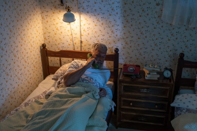 Nighttime Wandering in Alzheimer's: Scripts, Routines, and Environmental Changes - Featured image