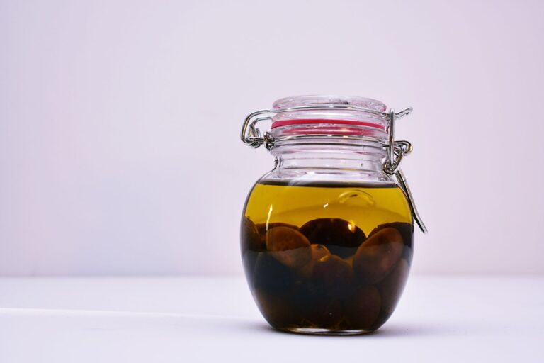 Olive Oil and Leafy Greens: Brain Health Evidence for the Combination vs Each Ingredient - Featured image