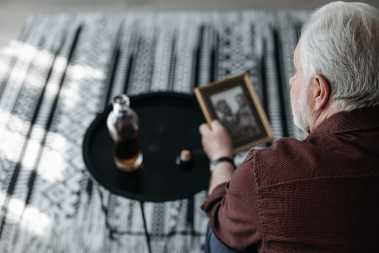 Remembering a Longtime Friend: What It Can Mean to a Dementia Caregiver - Featured image