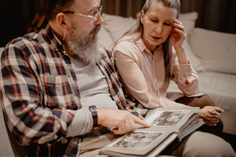 Reminiscence Conversations for Dementia: How to Adapt the Activity by Stage - Featured image