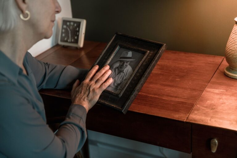 Why Framed Family Portraits Can Mean Everything to Families Facing Dementia - Featured image