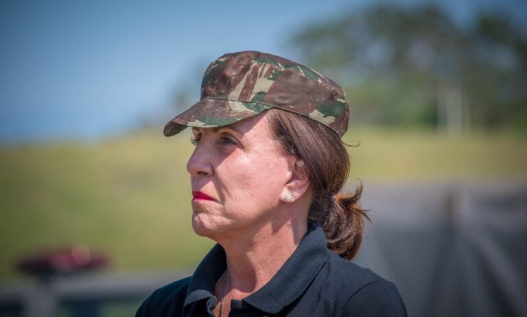 Why Military Uniforms and Medals Can Mean Everything to Families Facing Dementia - Featured image