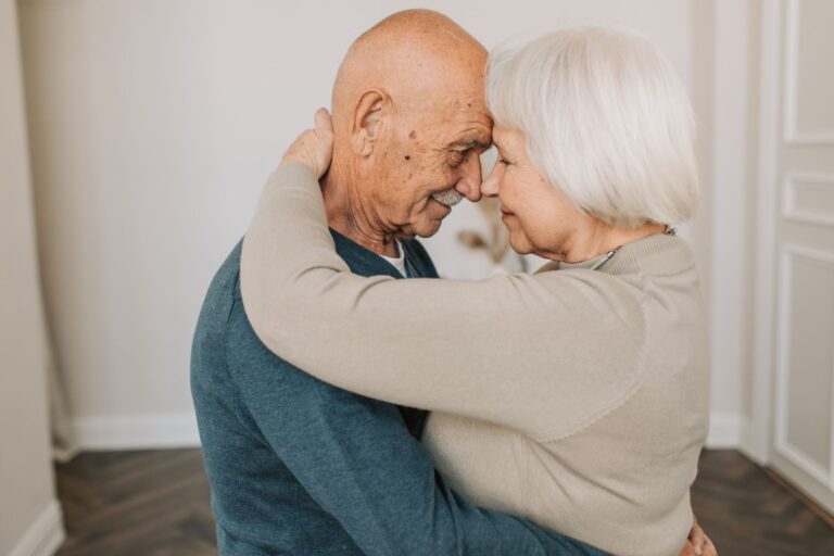 Wife Shares the Last Handwritten Message From Her Husband Before Dementia Took His Words - Featured image