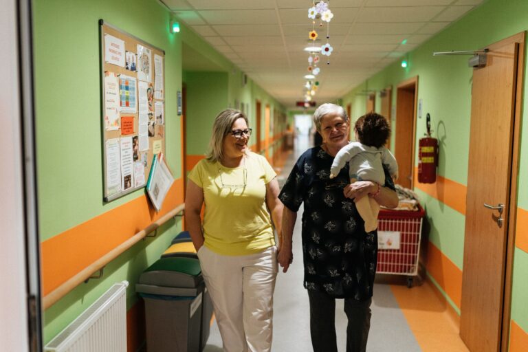 Alternatives to Doll Therapy for Early-Stage Dementia When Interest Changes - Featured image