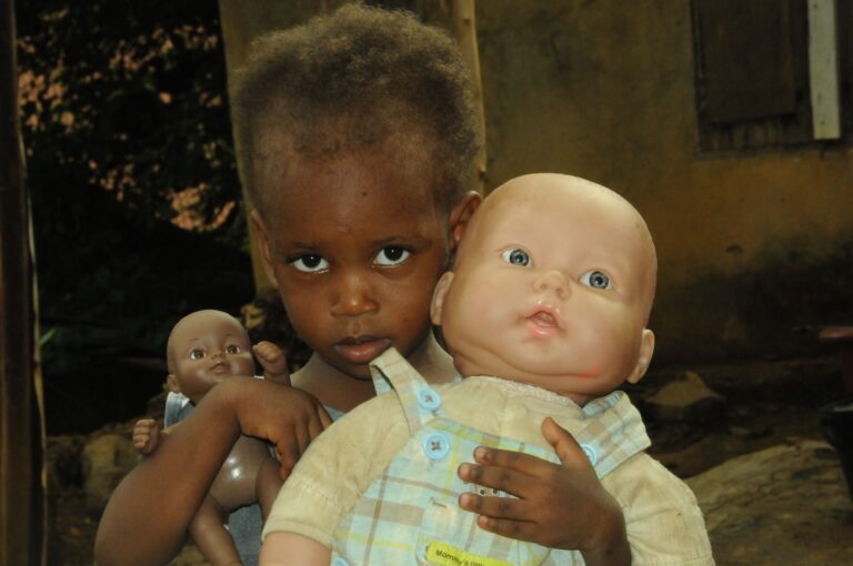 Alternatives to Doll Therapy for Late-Stage Dementia When Interest Changes - Featured image