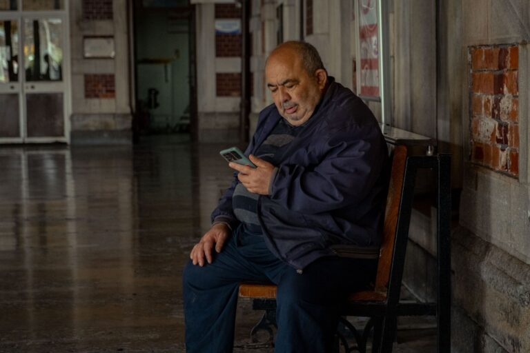 Dementia and Waiting for Transport: Making Pickup Time Less Stressful - Featured image