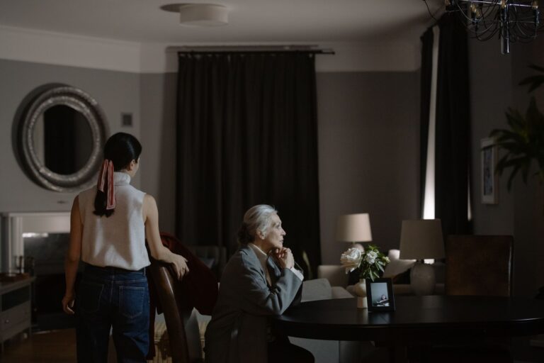 How to Introduce a Picture Choice Board in Dementia Care - Featured image