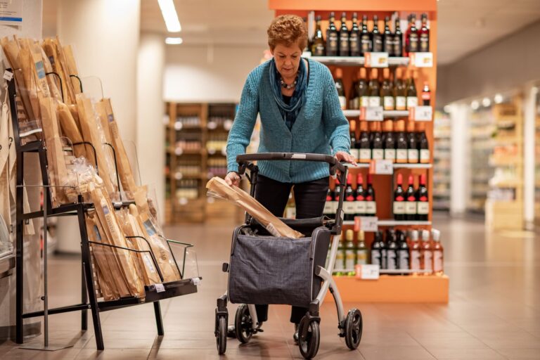 How to Offer a Choice When Dementia Affects Word Understanding - Featured image