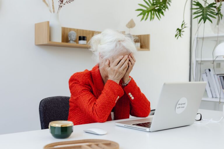 How to Reduce Frustration During Picture Bingo in Dementia Care - Featured image