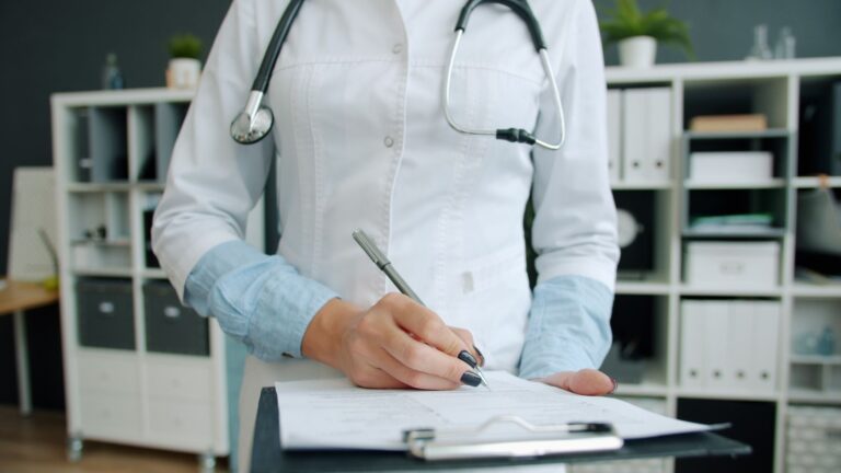 What to Record When Parkinson's Dementia Symptoms Vary Across the Day - Featured image