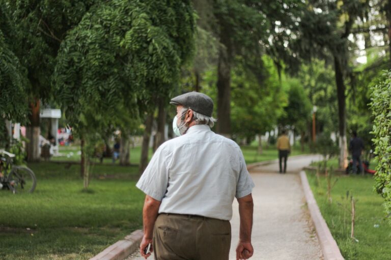 Air Pollution and Dementia Risk With a Family History of Alzheimer's: Claims vs Evidence - Featured image