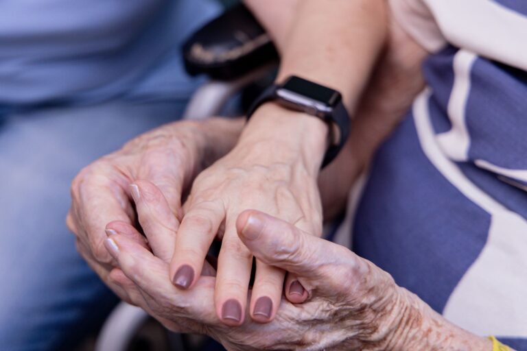Caregiver Checklist for Managing Sudden Delirium in Dementia - Featured image