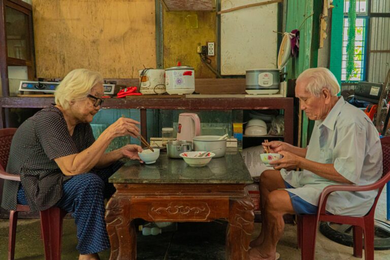 Eating Too Little in Dementia: Why It Happens and What Helps - Featured image