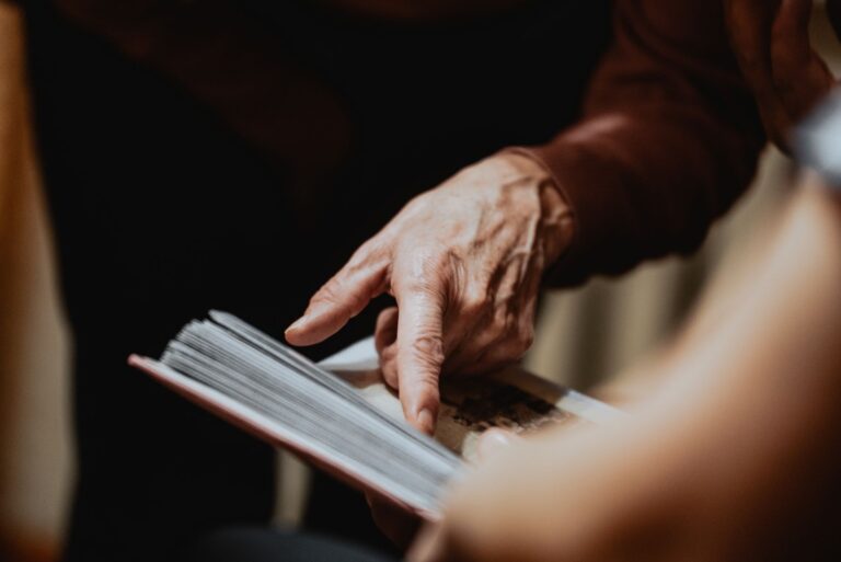 Family History of Alzheimer's and Dementia Risk in Midlife: Claims vs Evidence - Featured image