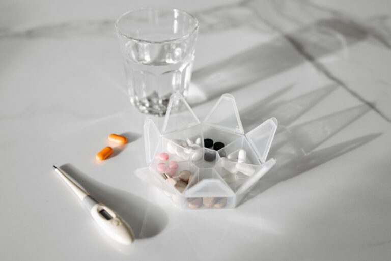 How Do Pill Dispensers Help Caregivers Manage Memory Loss Routines? - Featured image