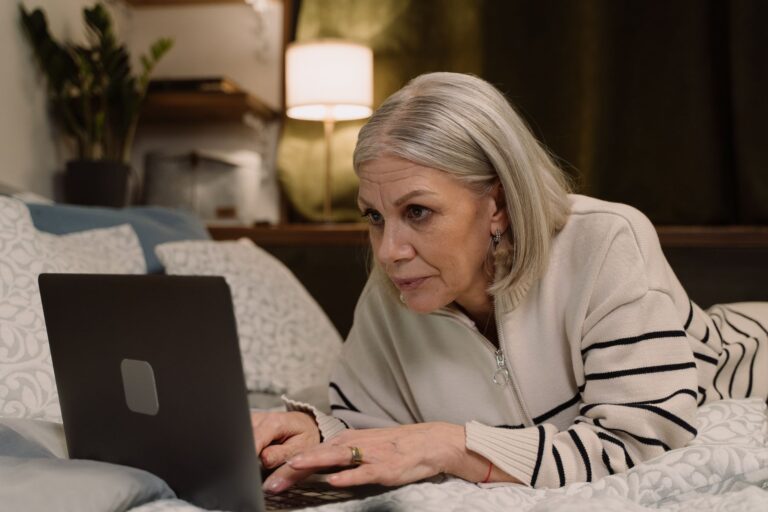 How Does Sedentary Work Relate to Dementia Risk With a Family History of Alzheimer's? - Featured image