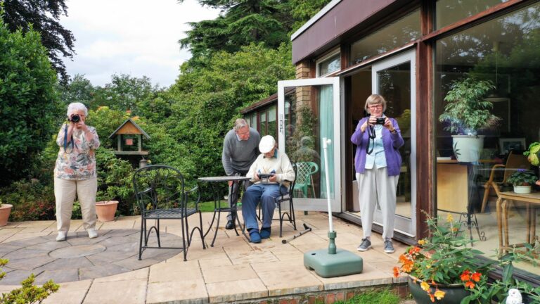How Outdoor Patio Time Can Support Engagement in Dementia Care - Featured image