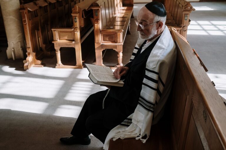 How Spiritual Readings Can Support Engagement in Dementia Care - Featured image