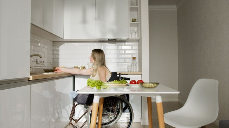 How to Adapt No-Cook Food Preparation for Memory Care Groups - Featured image