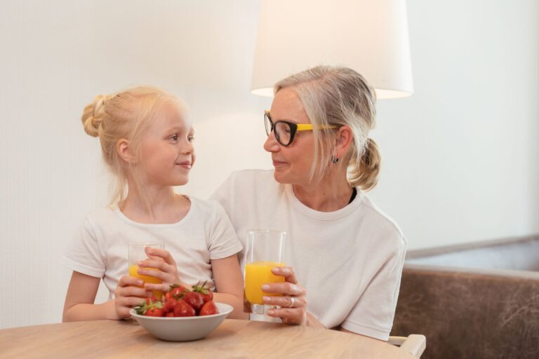 How to Compare Meal Delivery for Dementia Families for a Parent Living Alone - Featured image