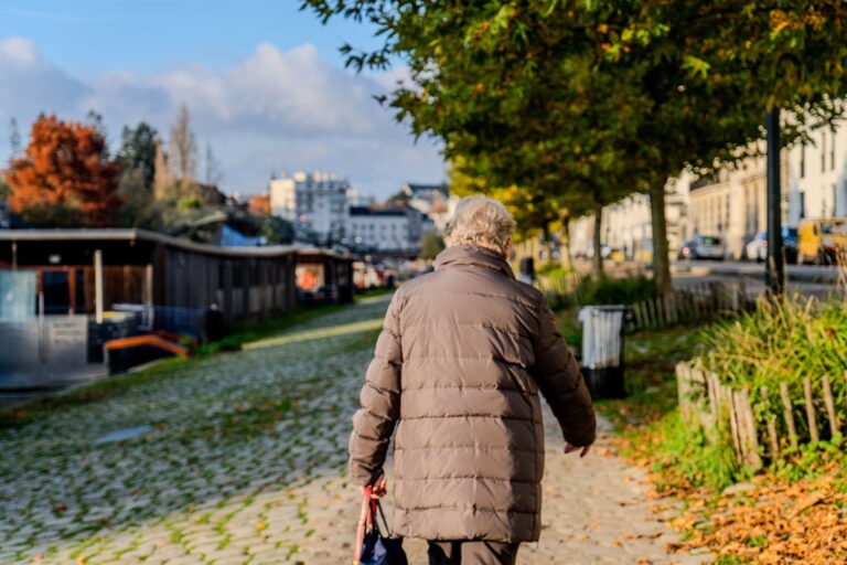 How to Pay for Speech Therapy at Home When a Parent Has Dementia - Featured image
