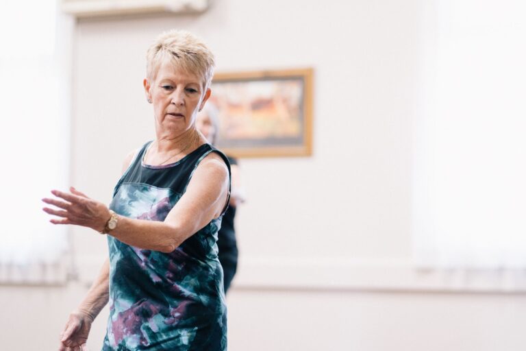 How to Simplify Dancing When Dementia Abilities Change - Featured image