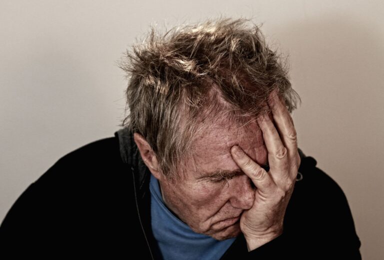 How to Track Anxiety in a Dementia Prevention Plan With a Family History of Alzheimer's - Featured image