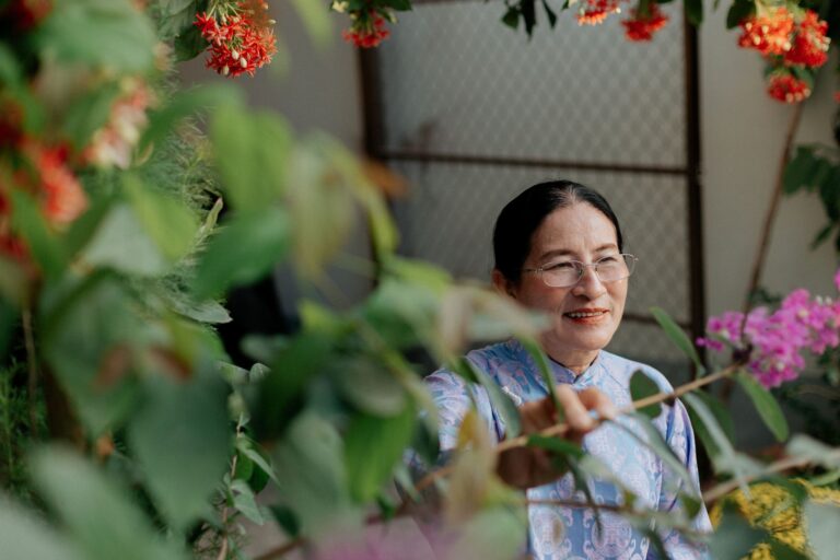 Indoor Gardening for Middle-Stage Dementia: Setup, Supplies, and Safety - Featured image