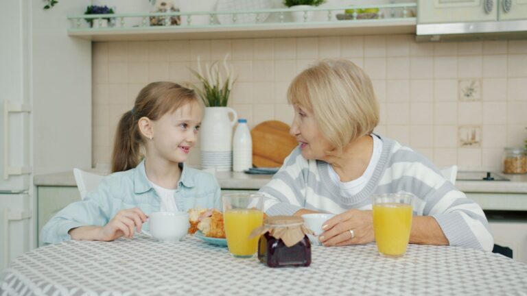 Meal Delivery for Dementia Families for a Parent Living Alone: Contract Terms and Red Flags - Featured image
