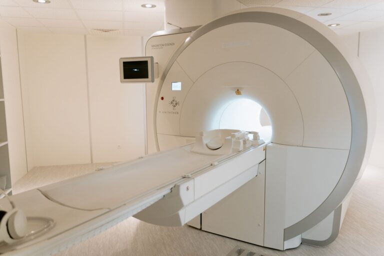 MRI and ARIA Monitoring With At-Home Leqembi in 2026: Safety and Monitoring Questions for People With Early Alzheimer's - Featured image