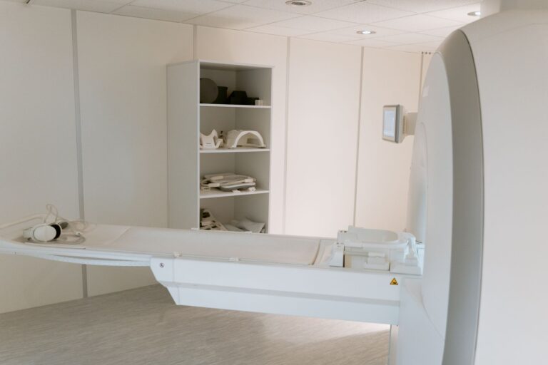 MRI and ARIA Monitoring With At-Home Leqembi in 2026: What Changed and What Did Not for People With Early Alzheimer's - Featured image