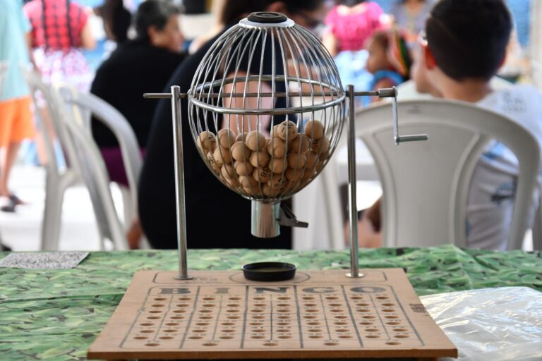 Picture Bingo for Memory Care Groups: Setup, Supplies, and Safety - Featured image