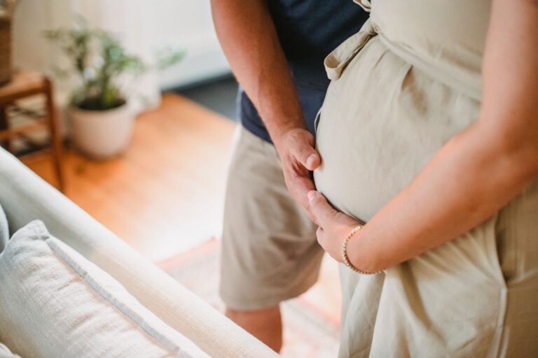 Pregnancy Complications and Dementia Risk With a Family History of Alzheimer's: What Evidence Supports - Featured image