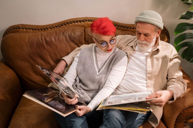 Reminiscence Therapy for Dementia: Session Format, Goals, and Safety - Featured image