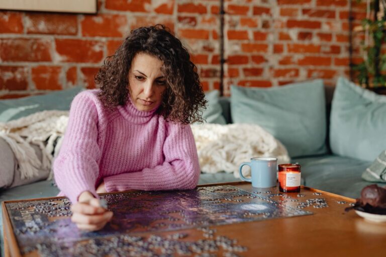 Simple Jigsaw Puzzles for Early-Stage Dementia: Signs of Engagement and Distress - Featured image