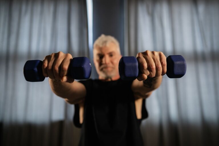 Simple Strength Exercises for One-on-One Dementia Care: Signs of Engagement and Distress - Featured image