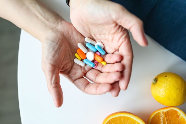 Vitamin Supplements in the 2026 WHO Dementia Guideline: How the Advice Compares With Common Online Claims for Adults in Midlife - Featured image
