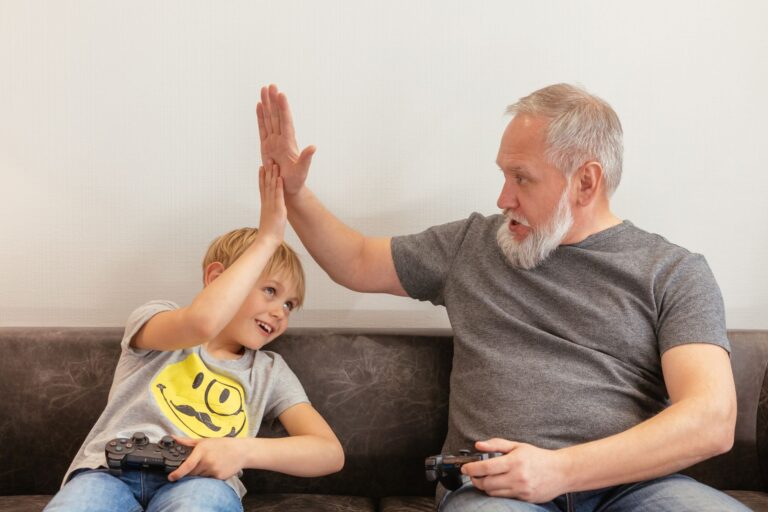What Games Support Social Connection for People With Memory Loss? - Featured image