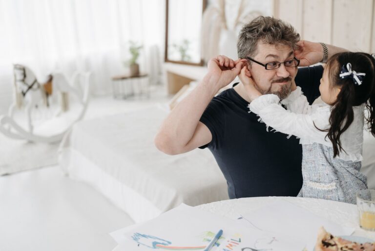 Why Does Dad Just Stare? Odd Behavior in Dementia - Featured image